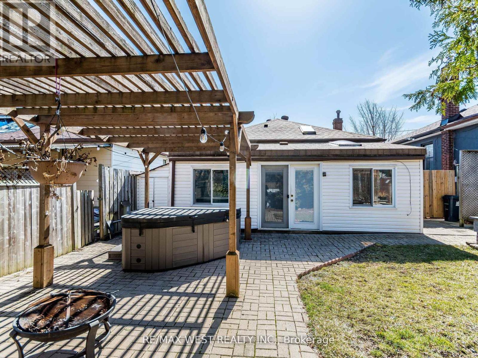 76 Laburnham Avenue Property Photo 38