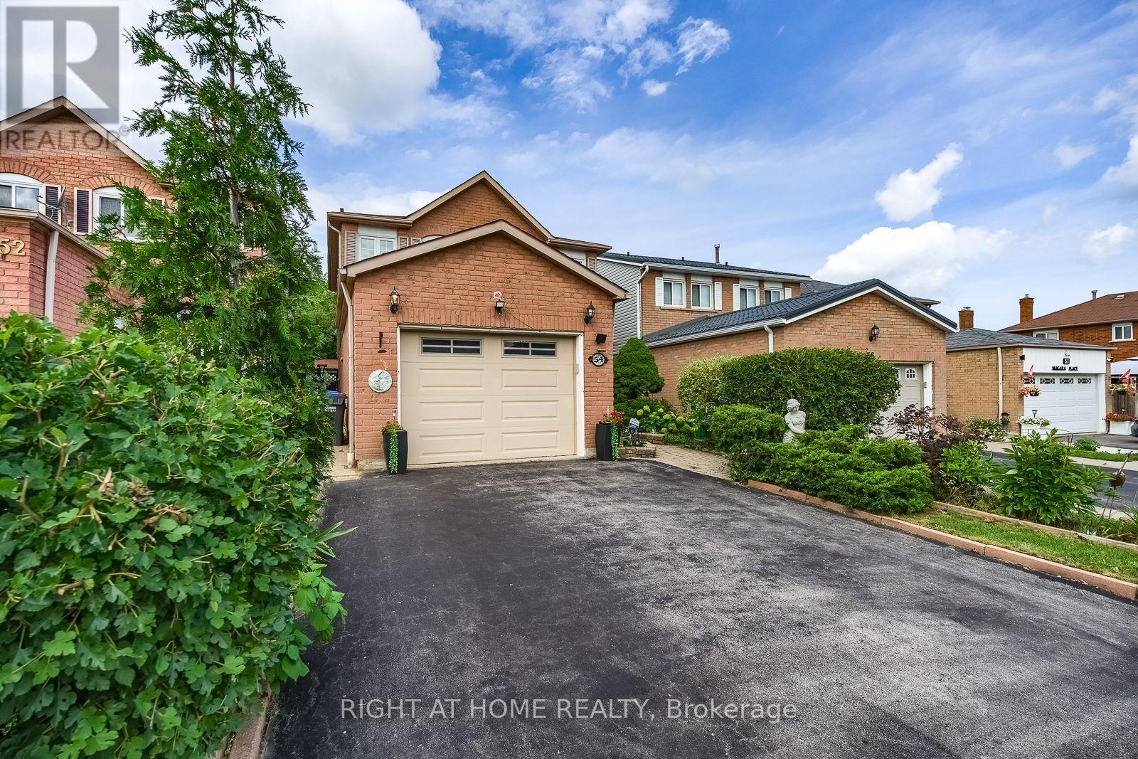 54 Niagara Place Property Photo 2