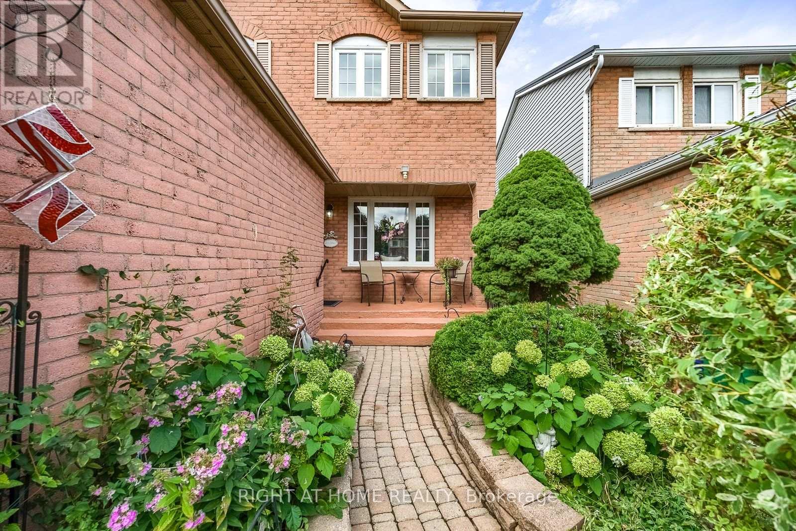 54 Niagara Place Property Photo 3