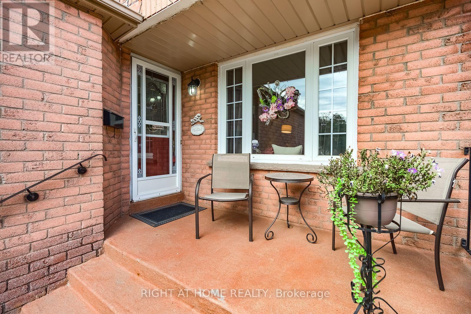 54 Niagara Place Property Photo 4