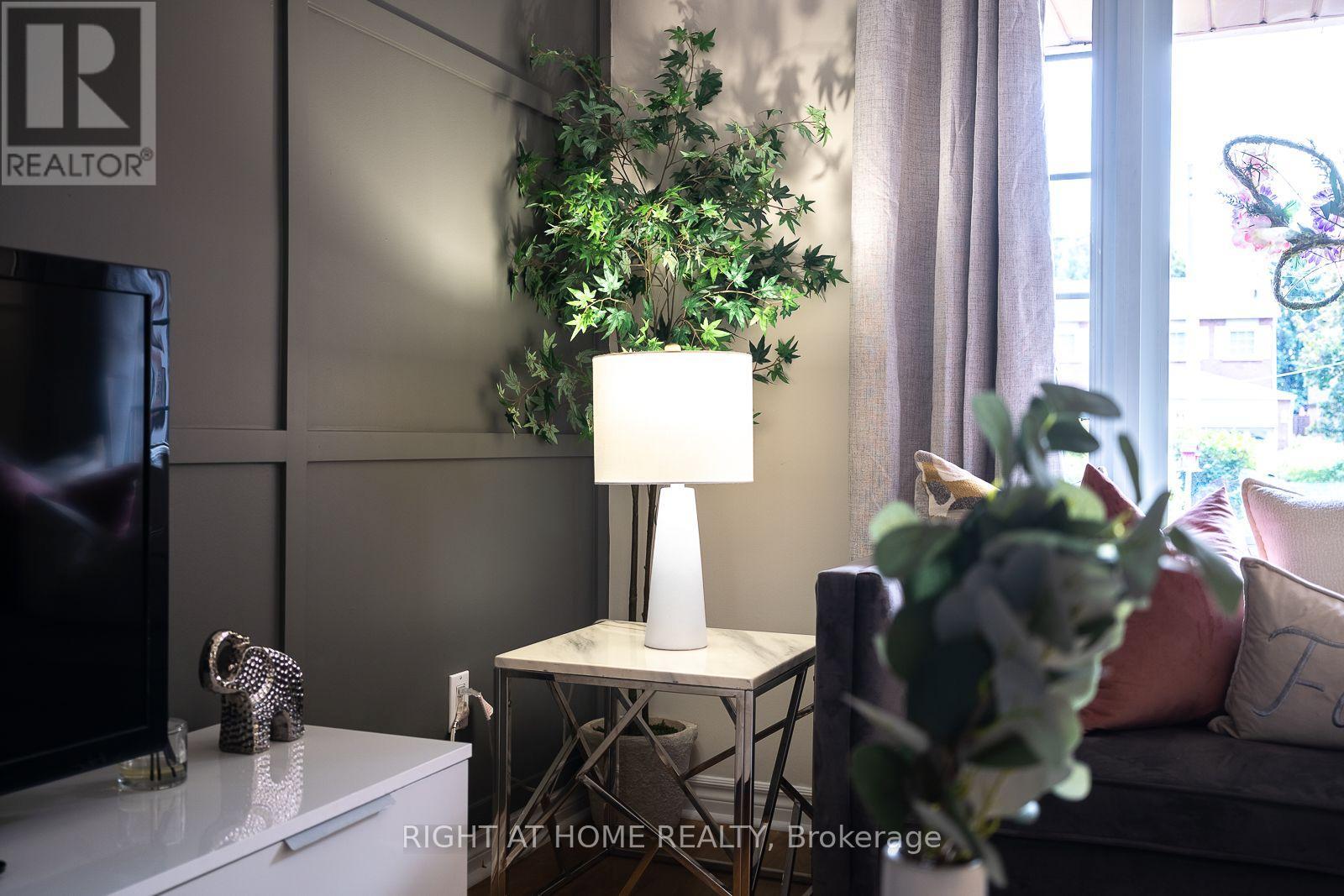 54 Niagara Place Property Photo 7