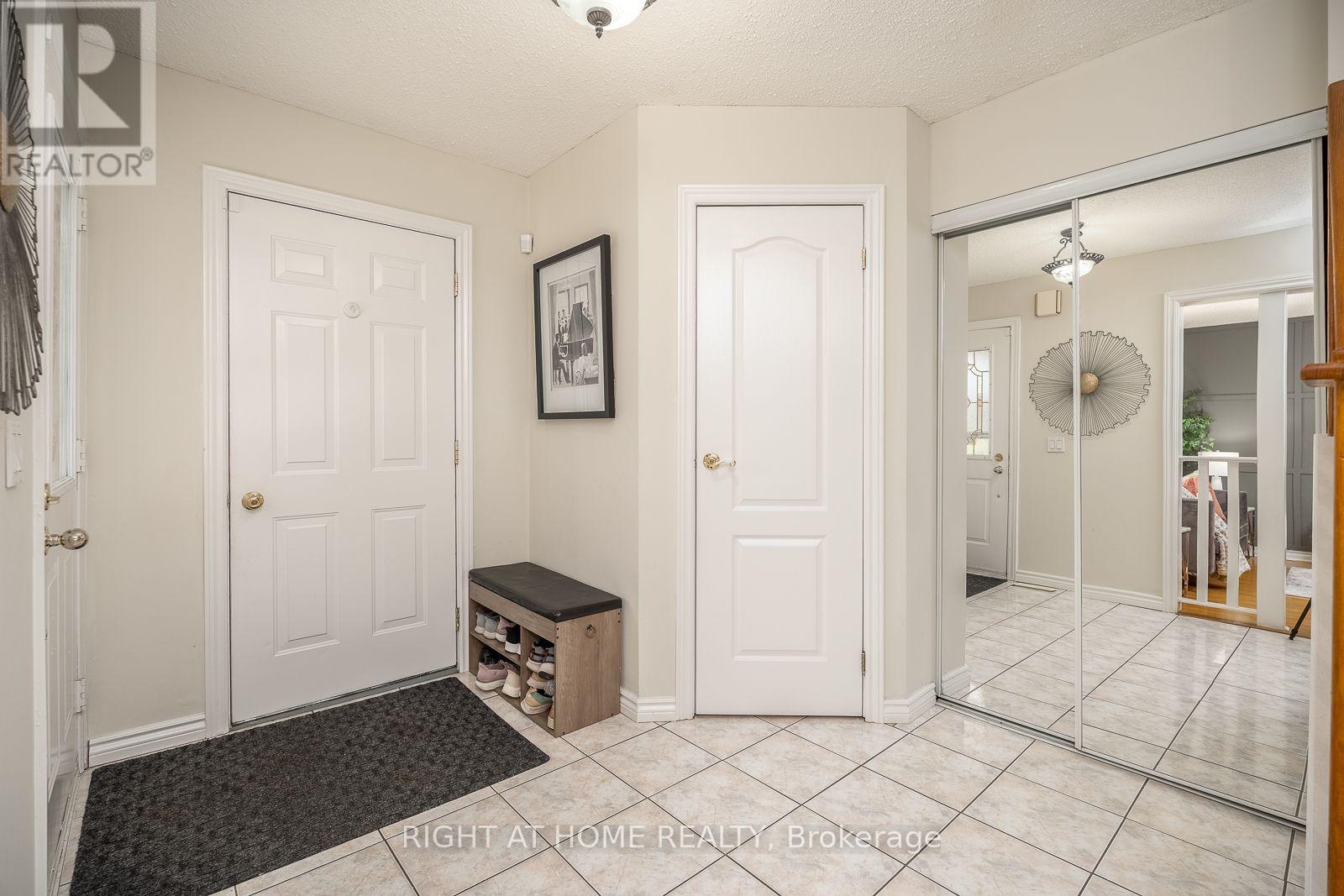 54 Niagara Place Property Photo 8