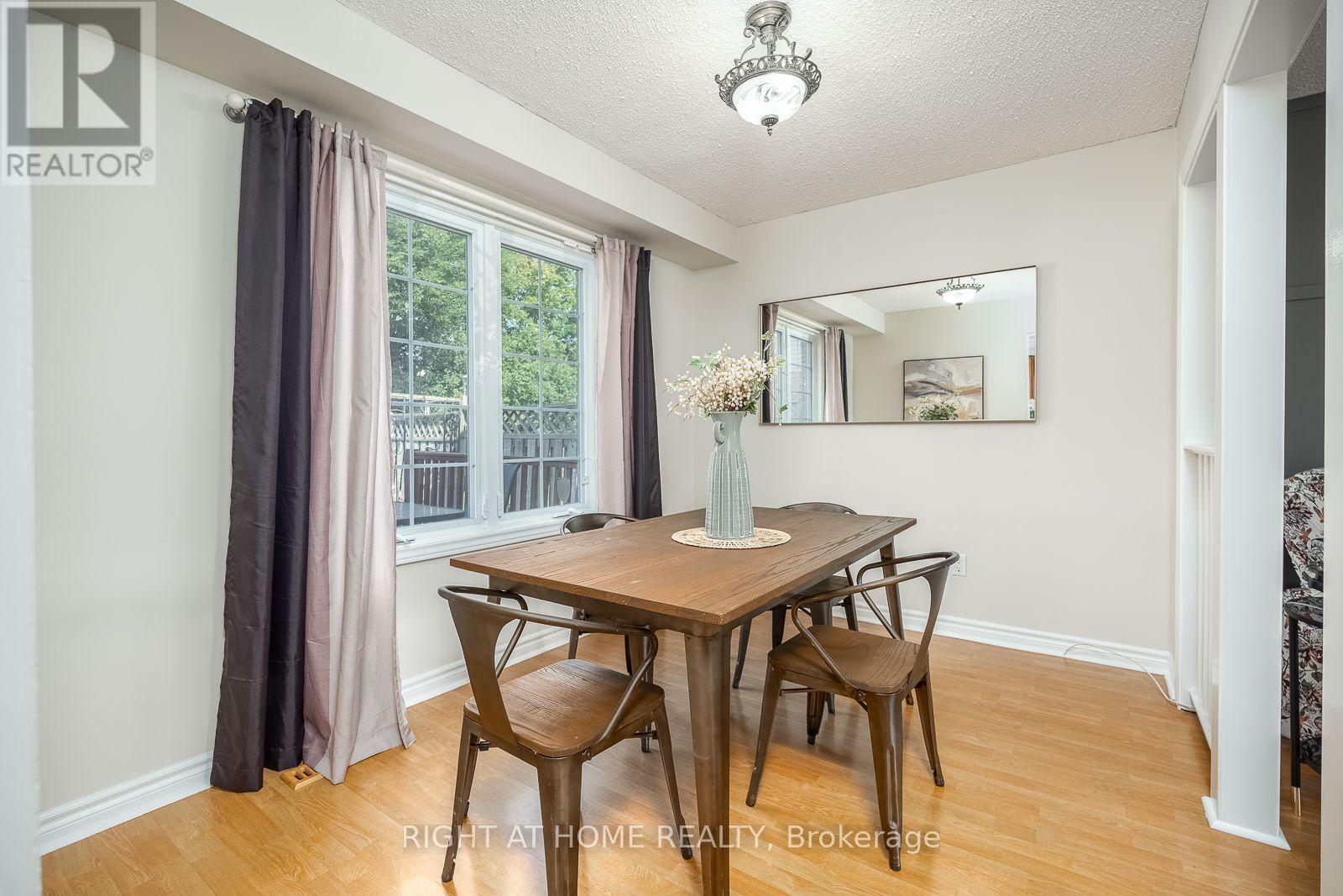 54 Niagara Place Property Photo 10