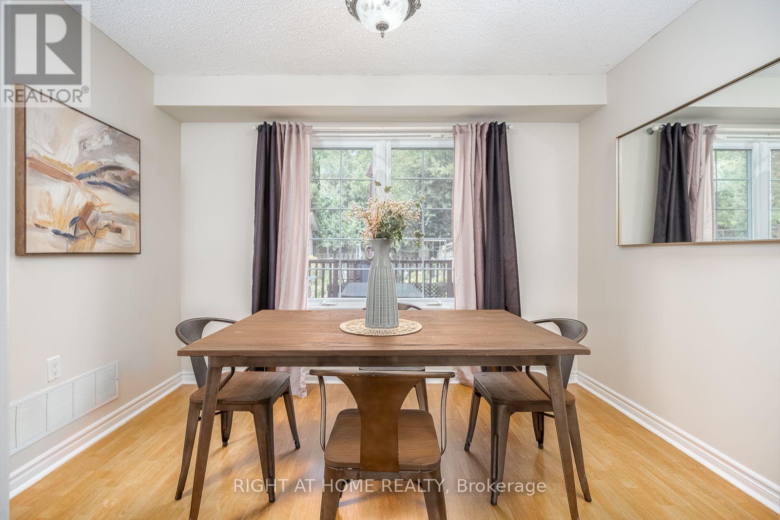 54 Niagara Place Property Photo 11