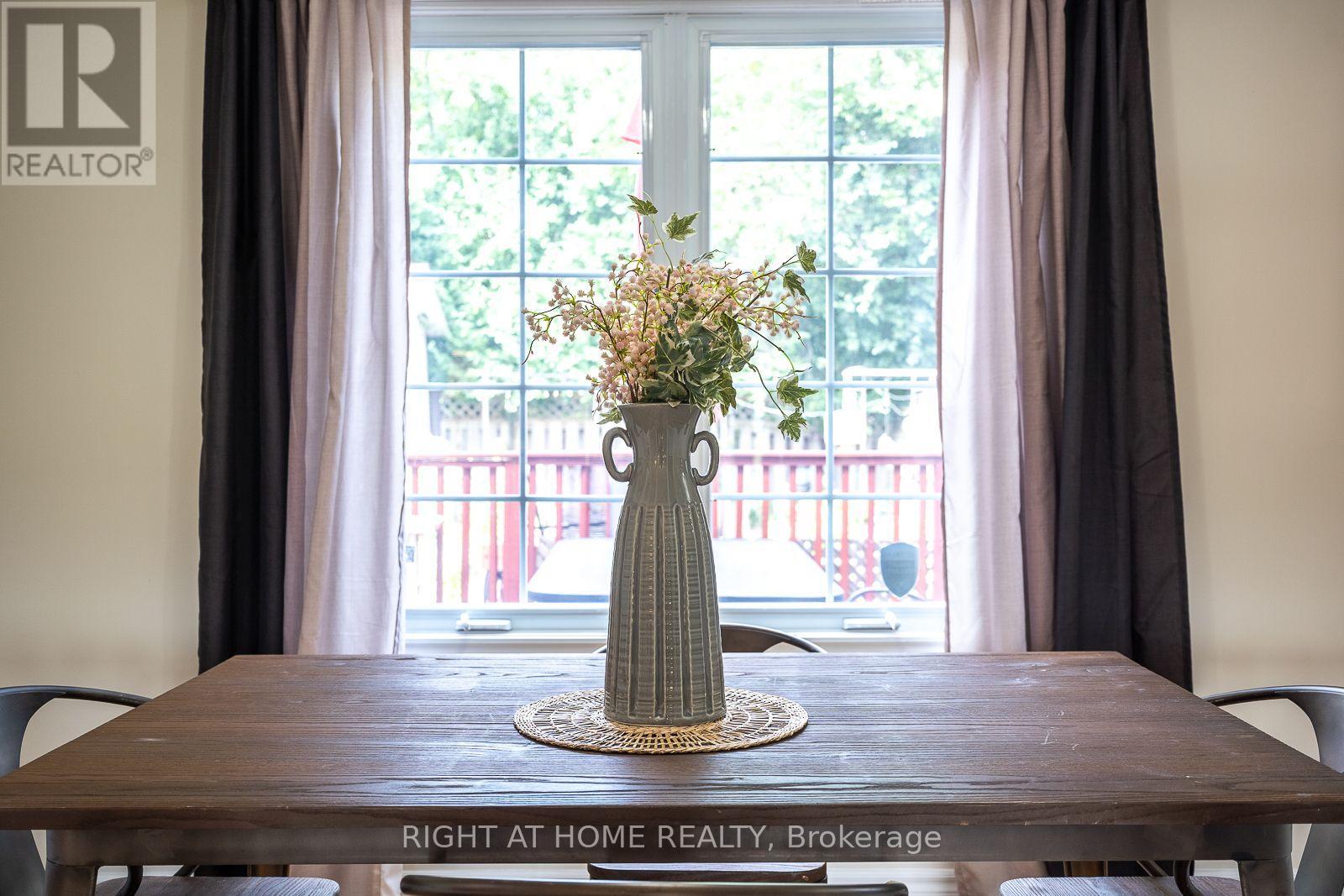 54 Niagara Place Property Photo 12