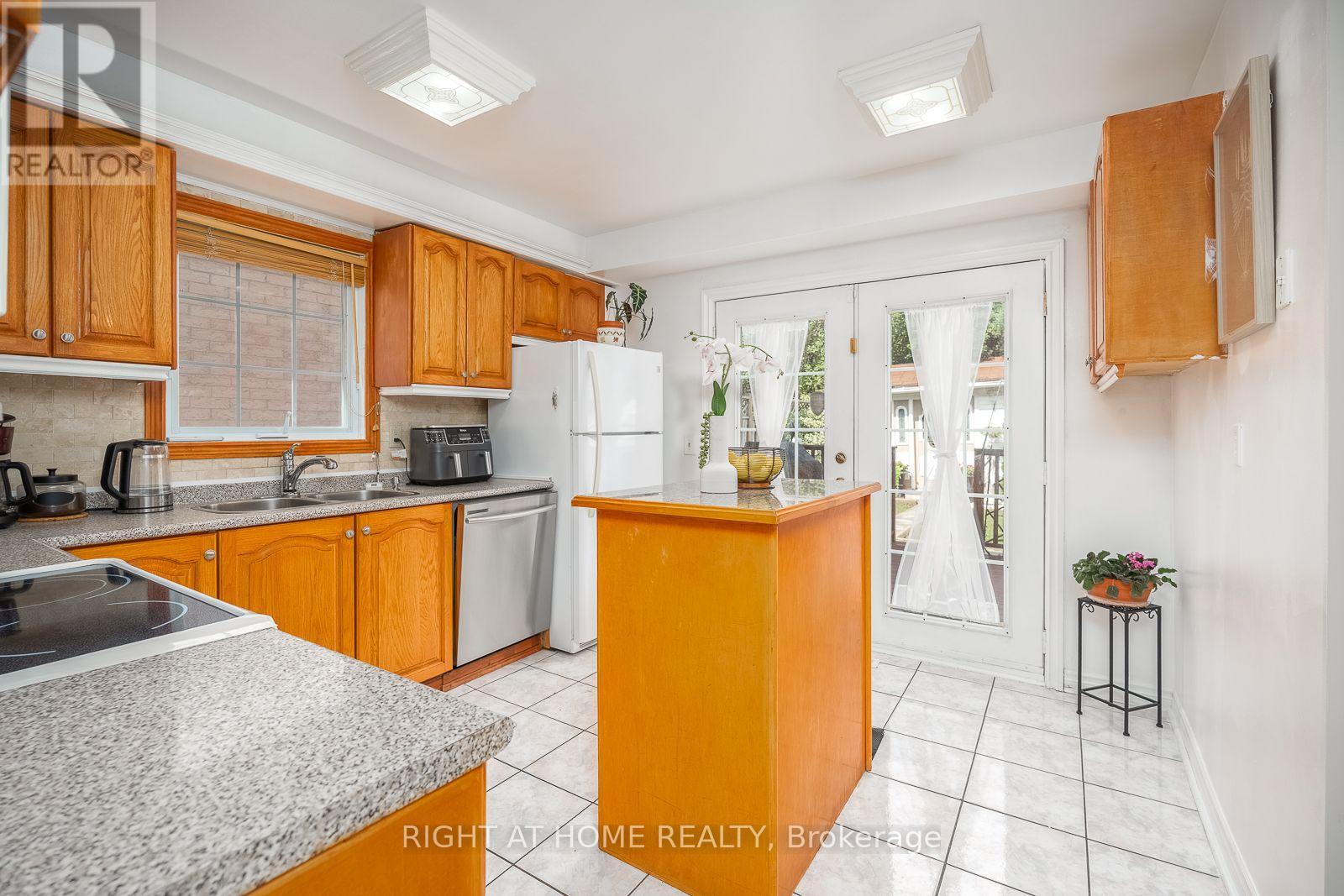 54 Niagara Place Property Photo 13