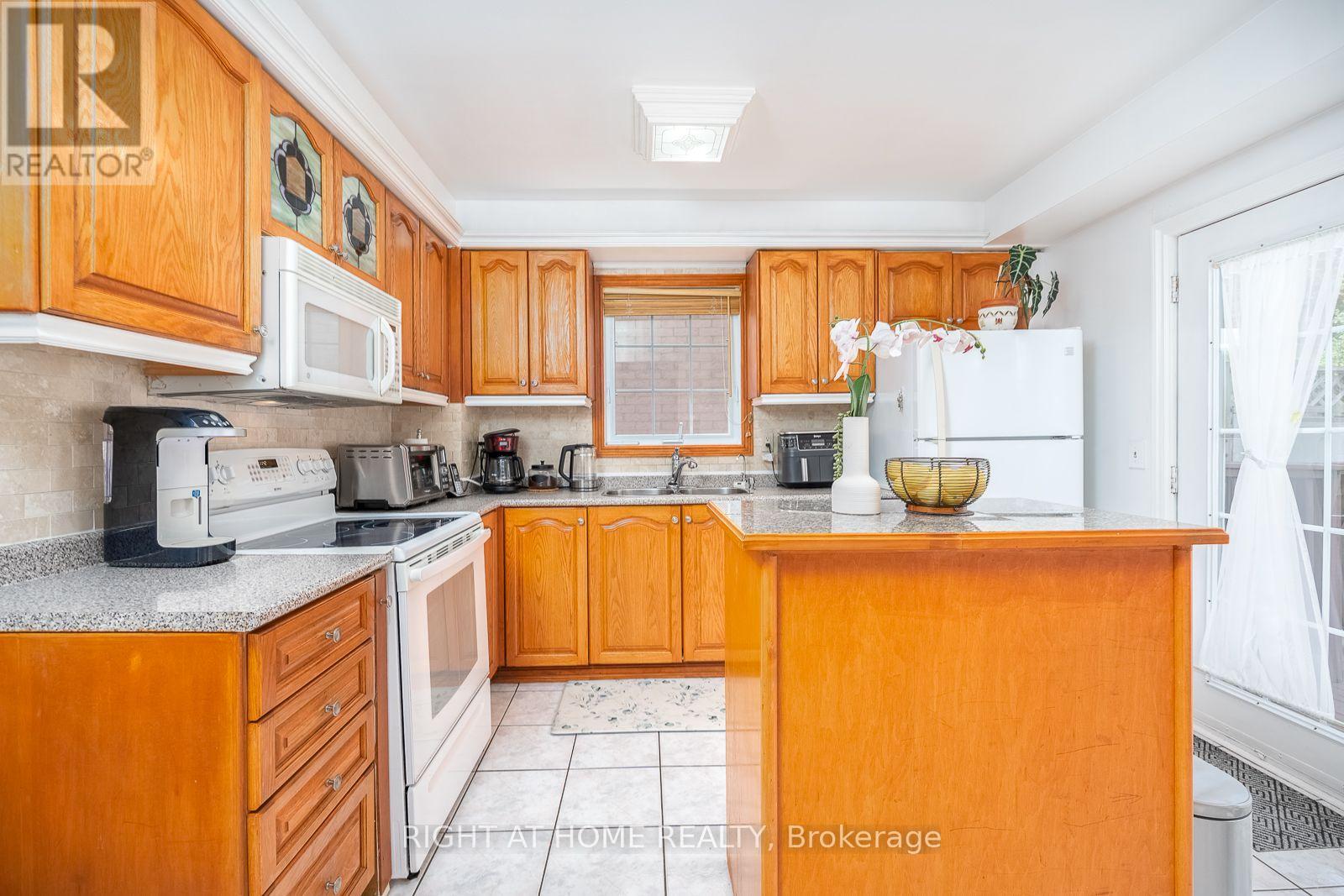 54 Niagara Place Property Photo 14