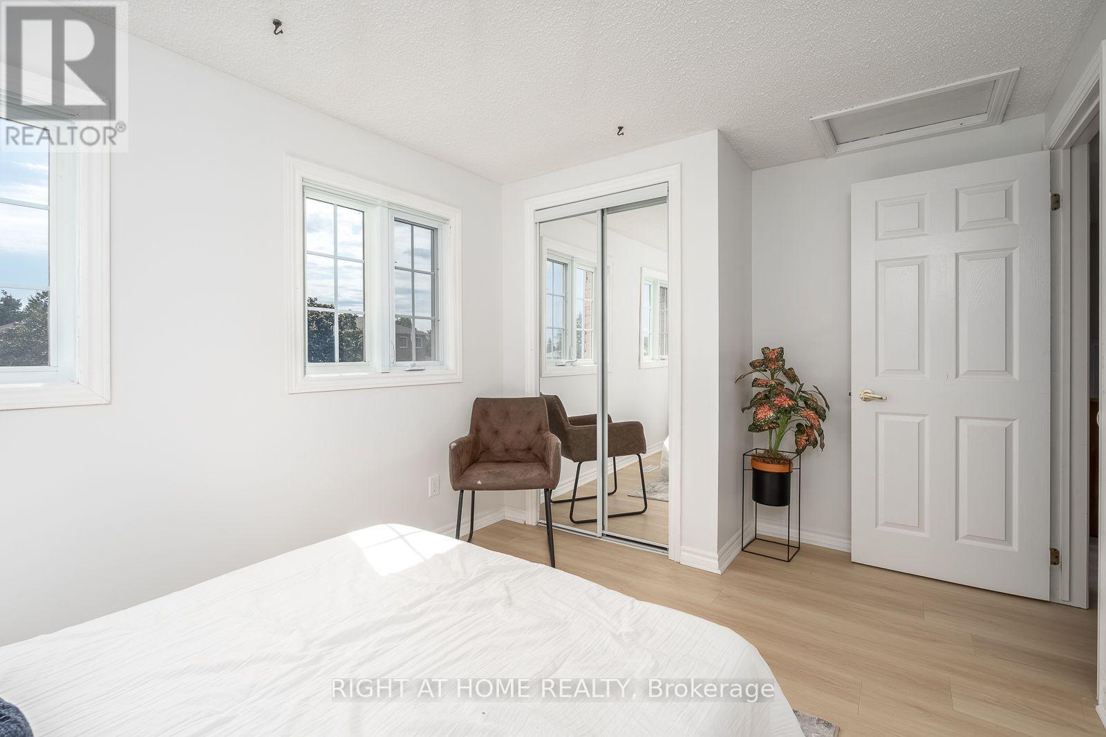 54 Niagara Place Property Photo 24