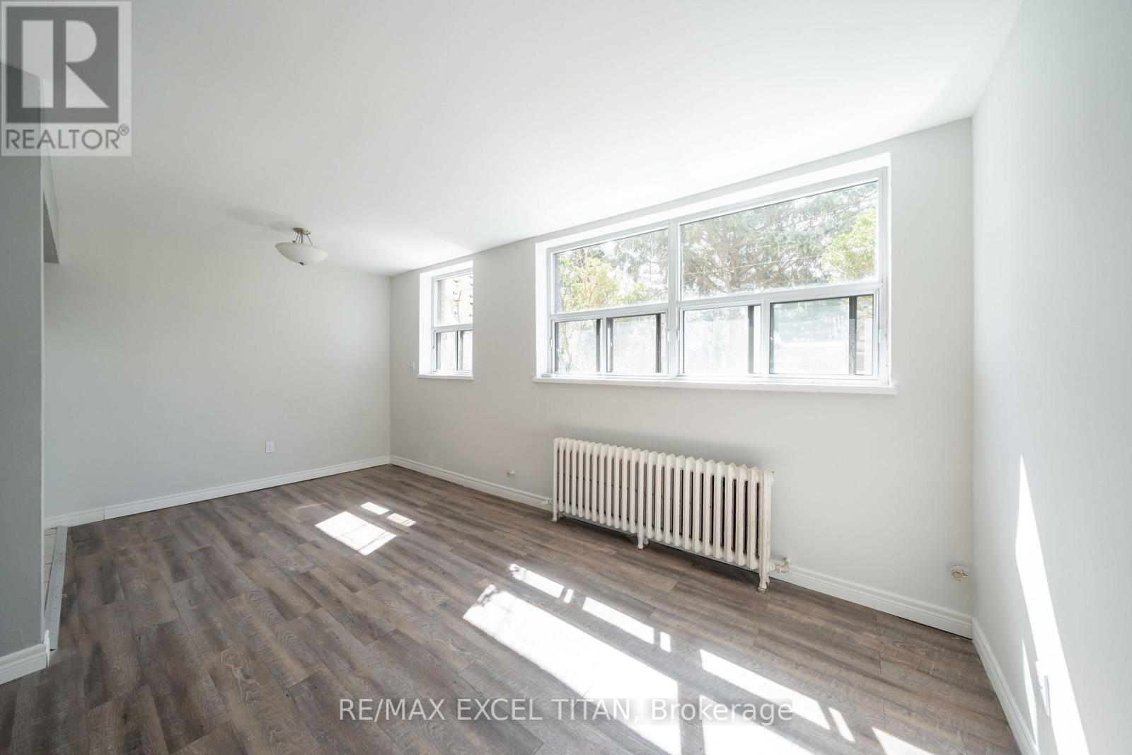 10 - 799 Robinson Street Property Photo 2