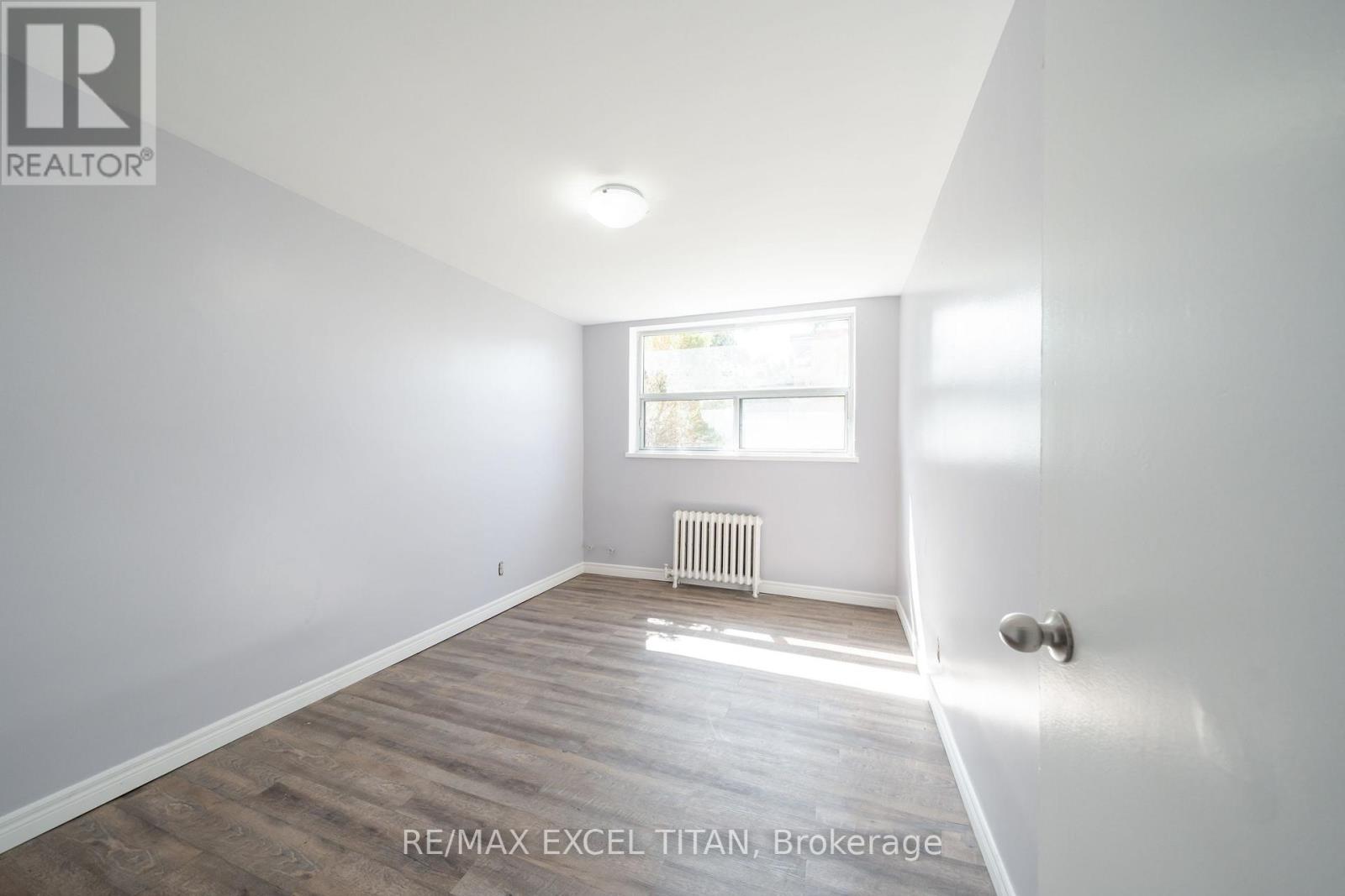10 - 799 Robinson Street Property Photo 5