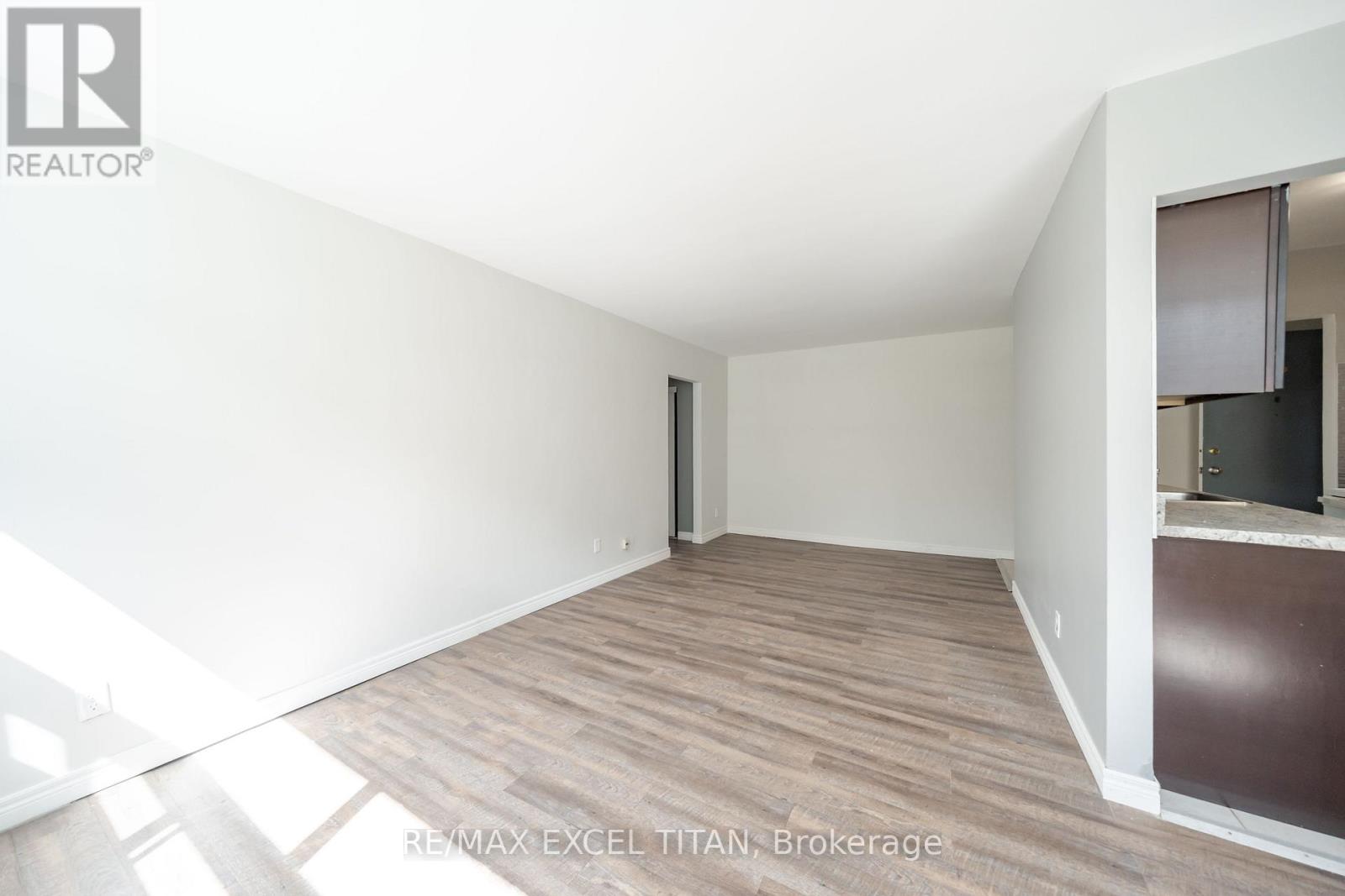 10 - 799 Robinson Street Property Photo 6