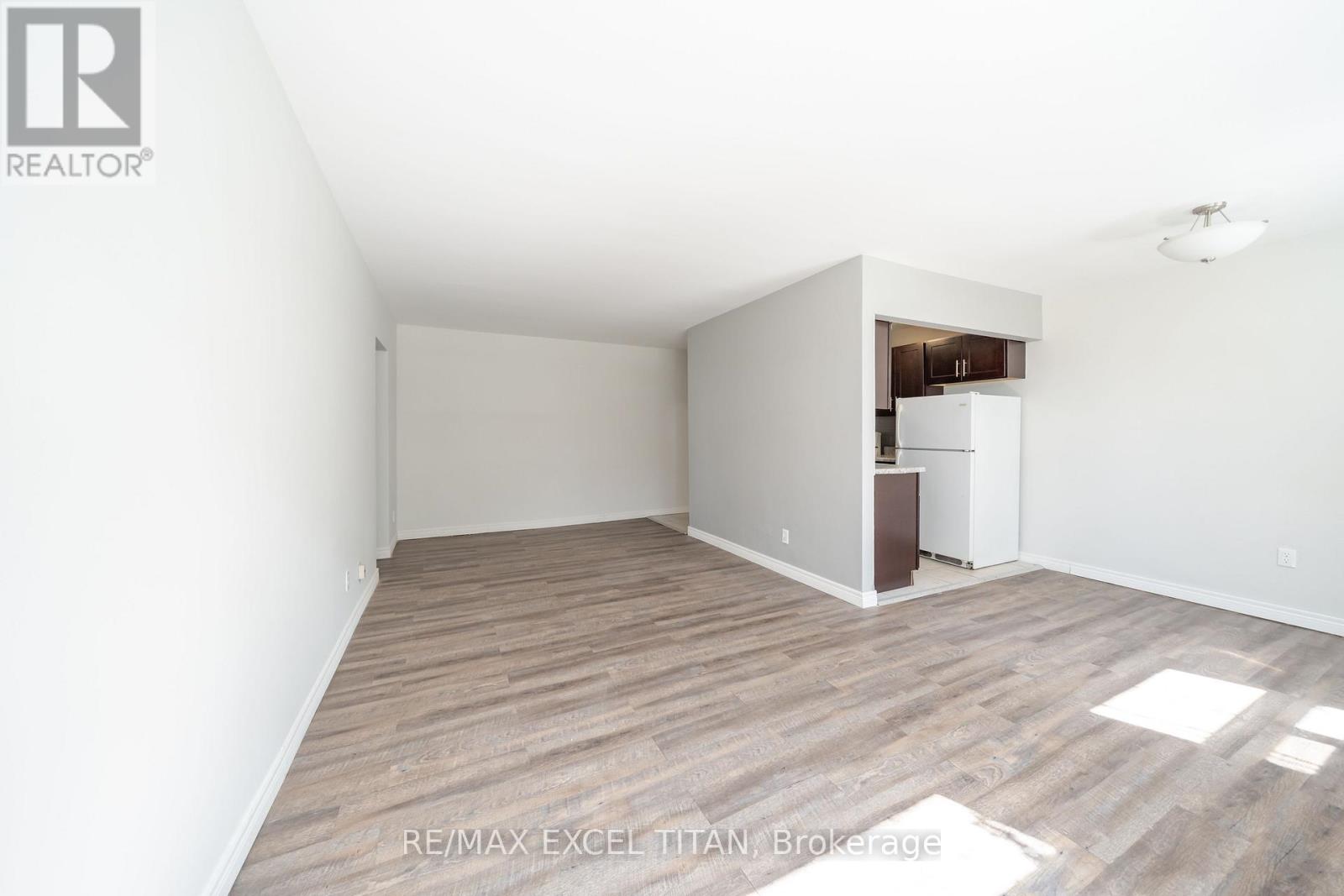10 - 799 Robinson Street Property Photo 7