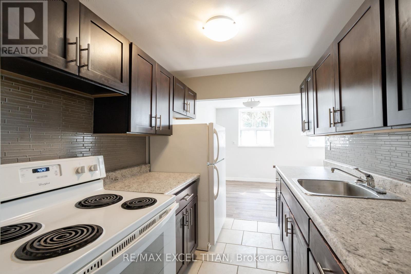 10 - 799 Robinson Street Property Photo 11
