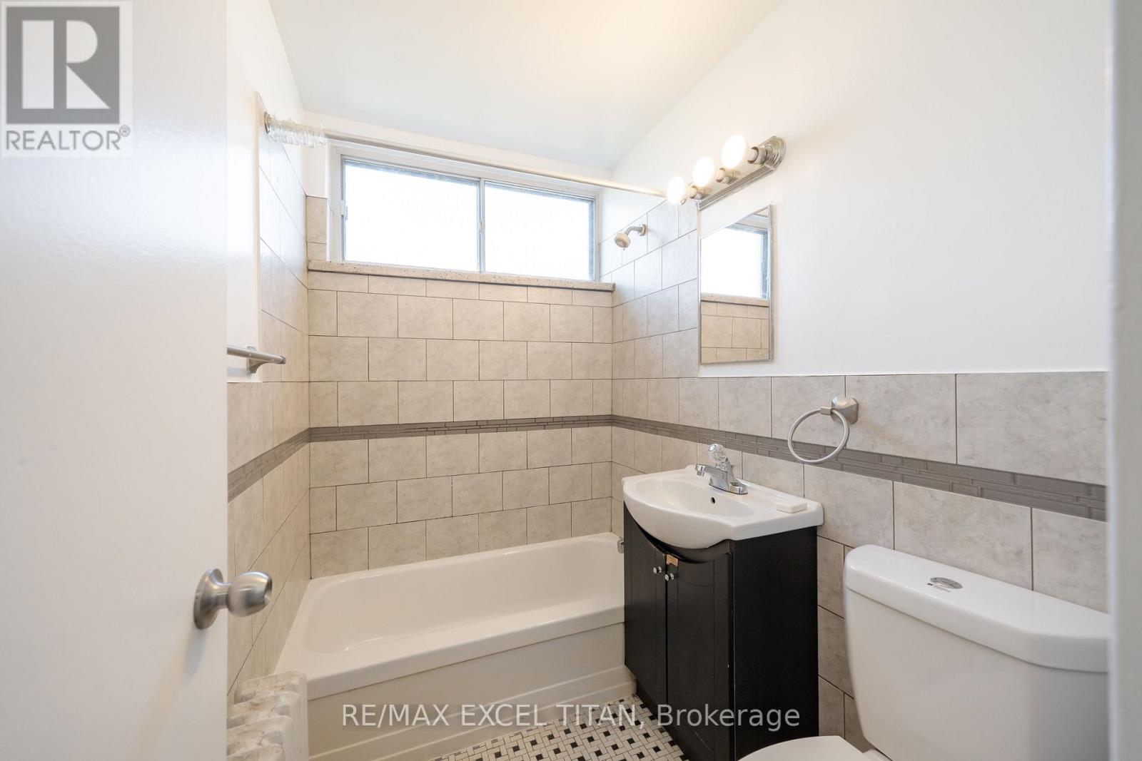 10 - 799 Robinson Street Property Photo 12