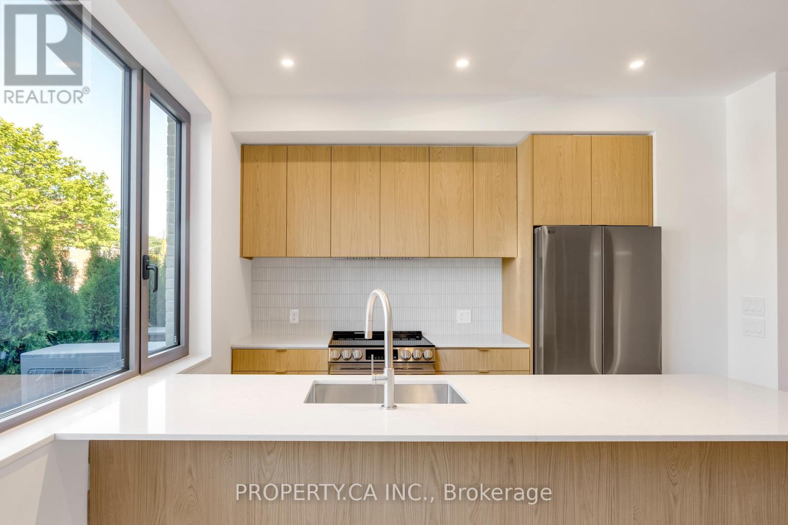 Unit #3 - 301 Keele Street Property Photo 7