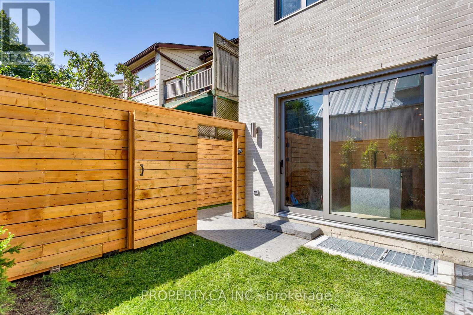 Unit #4 - 301 Keele Street Property Photo 4