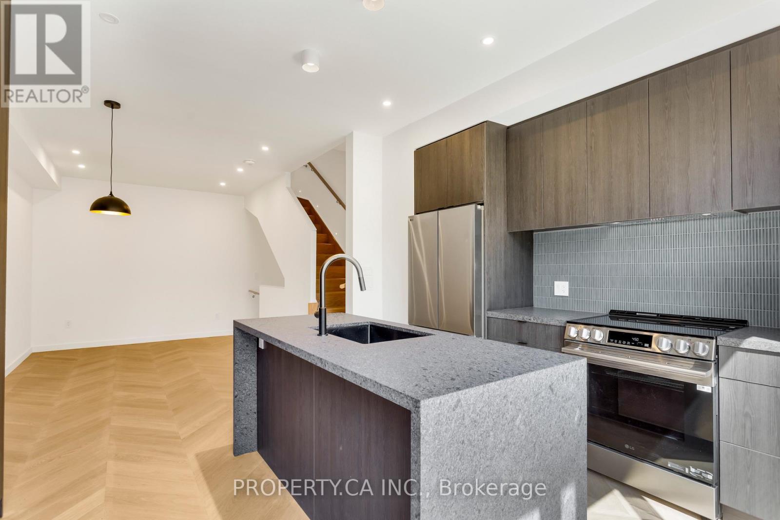 Unit #4 - 301 Keele Street Property Photo 8