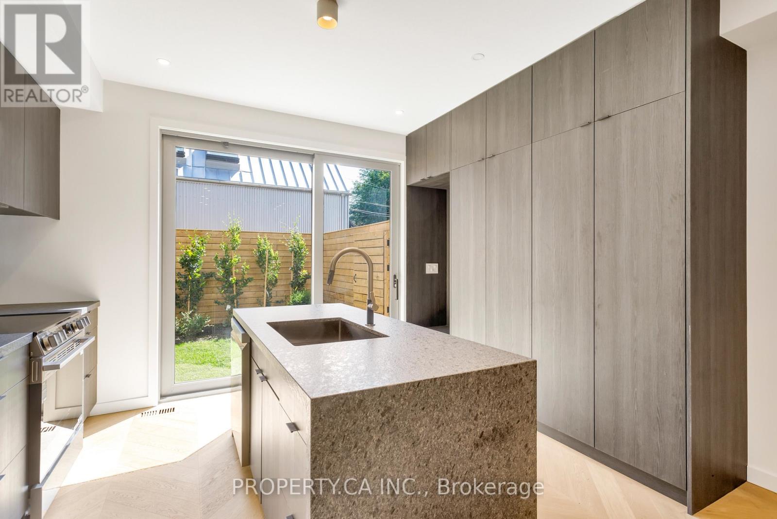Unit #4 - 301 Keele Street Property Photo 10