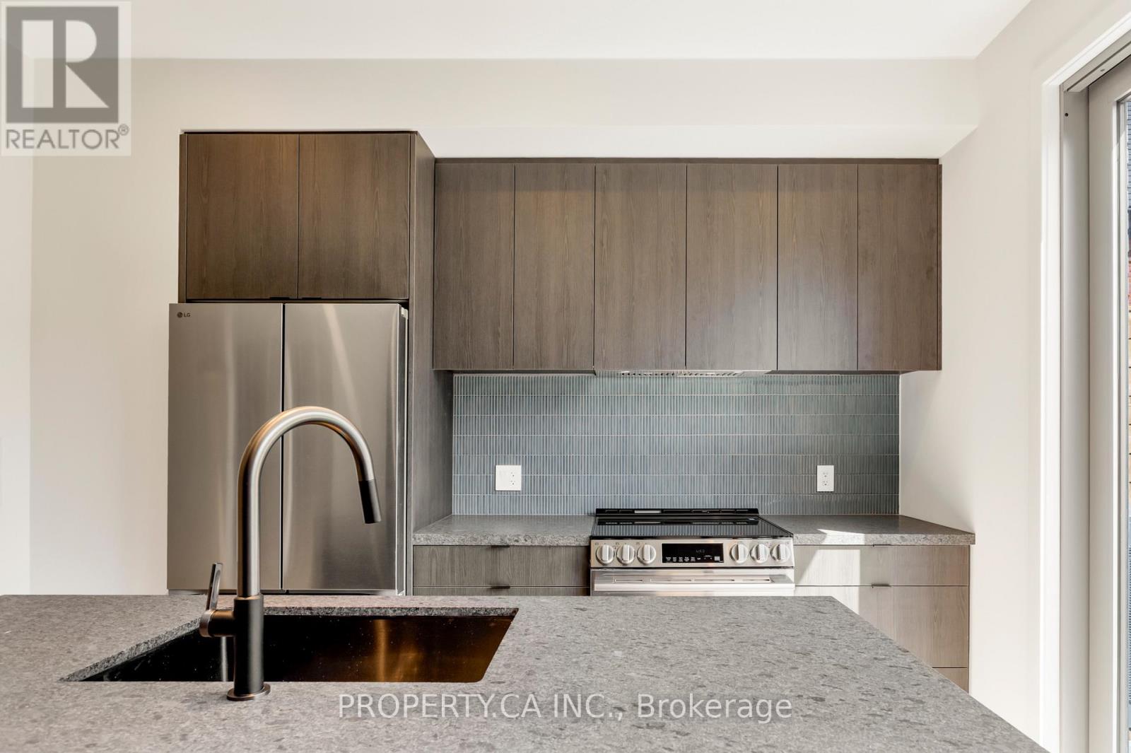 Unit #4 - 301 Keele Street Property Photo 11