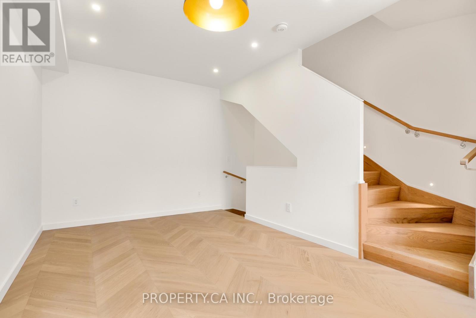 Unit #4 - 301 Keele Street Property Photo 14