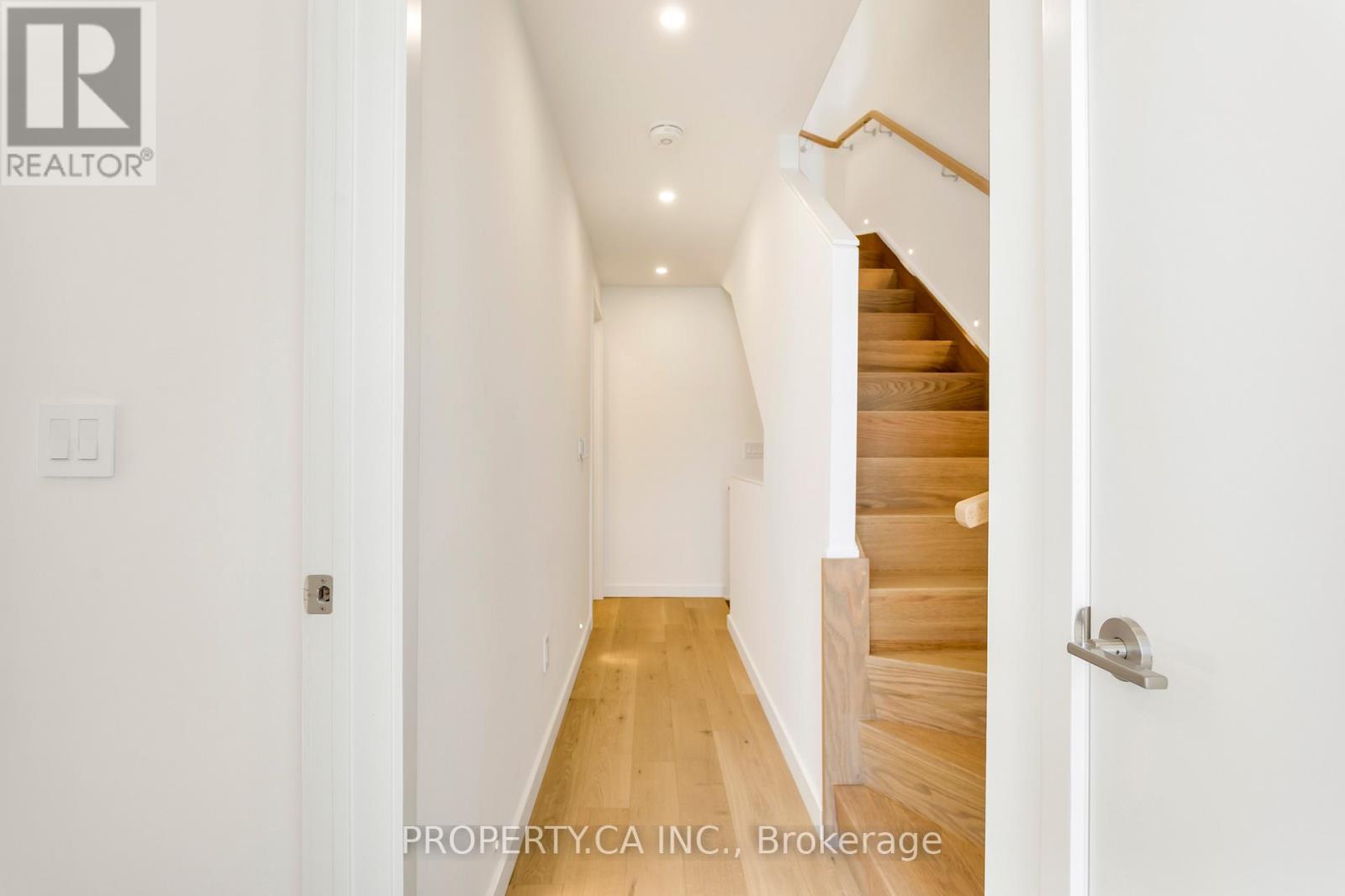 Unit #4 - 301 Keele Street Property Photo 16