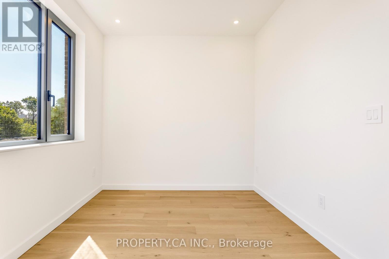 Unit #4 - 301 Keele Street Property Photo 24