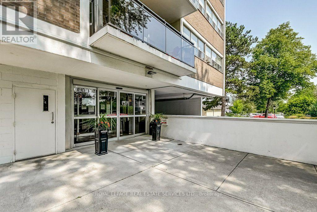 404 - 212 Kerr Street Property Photo 5