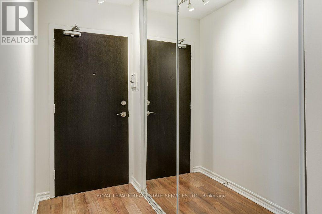 404 - 212 Kerr Street Property Photo 11