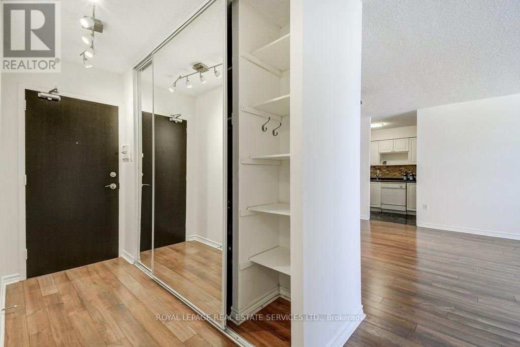 404 - 212 Kerr Street Property Photo 12