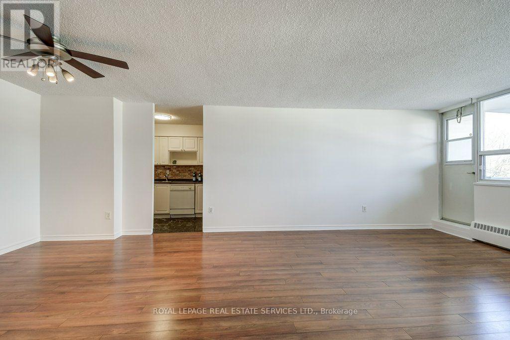 404 - 212 Kerr Street Property Photo 13
