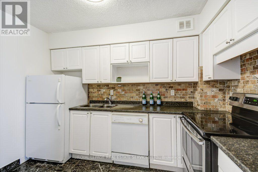 404 - 212 Kerr Street Property Photo 17