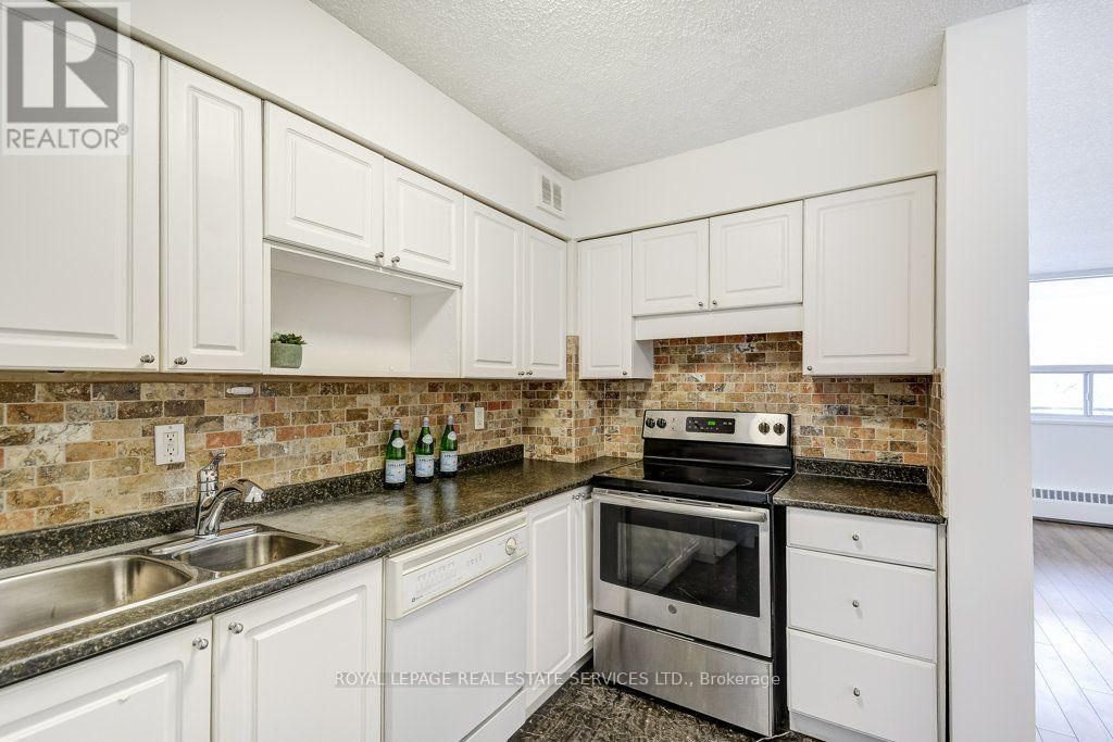 404 - 212 Kerr Street Property Photo 18
