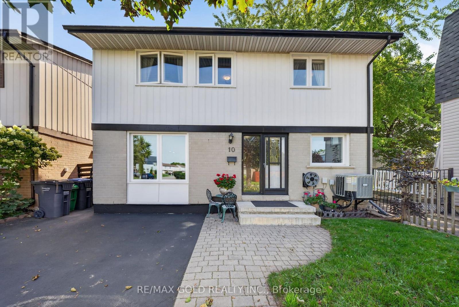 10 Jeffrey Street Property Photo 4