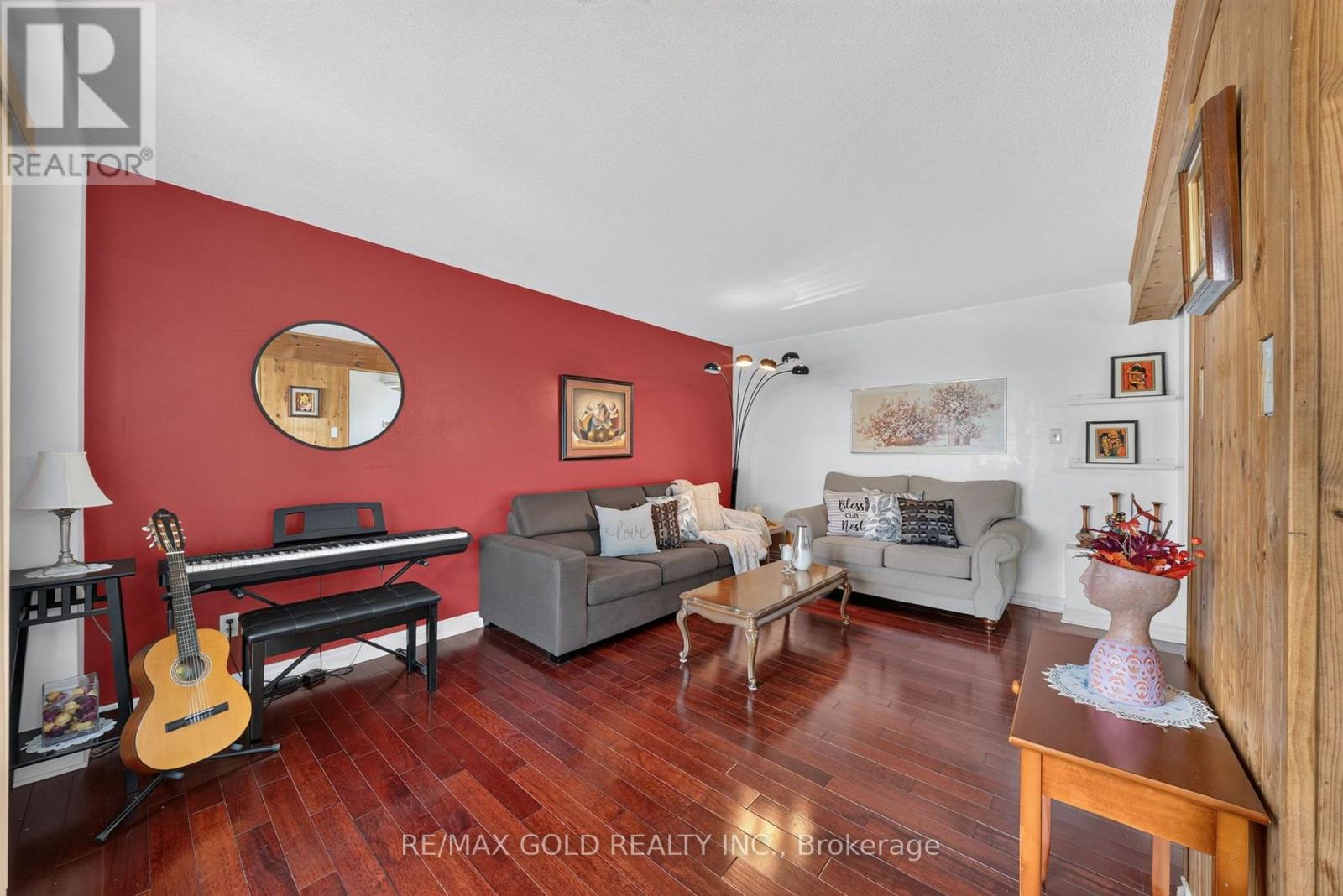 10 Jeffrey Street Property Photo 7