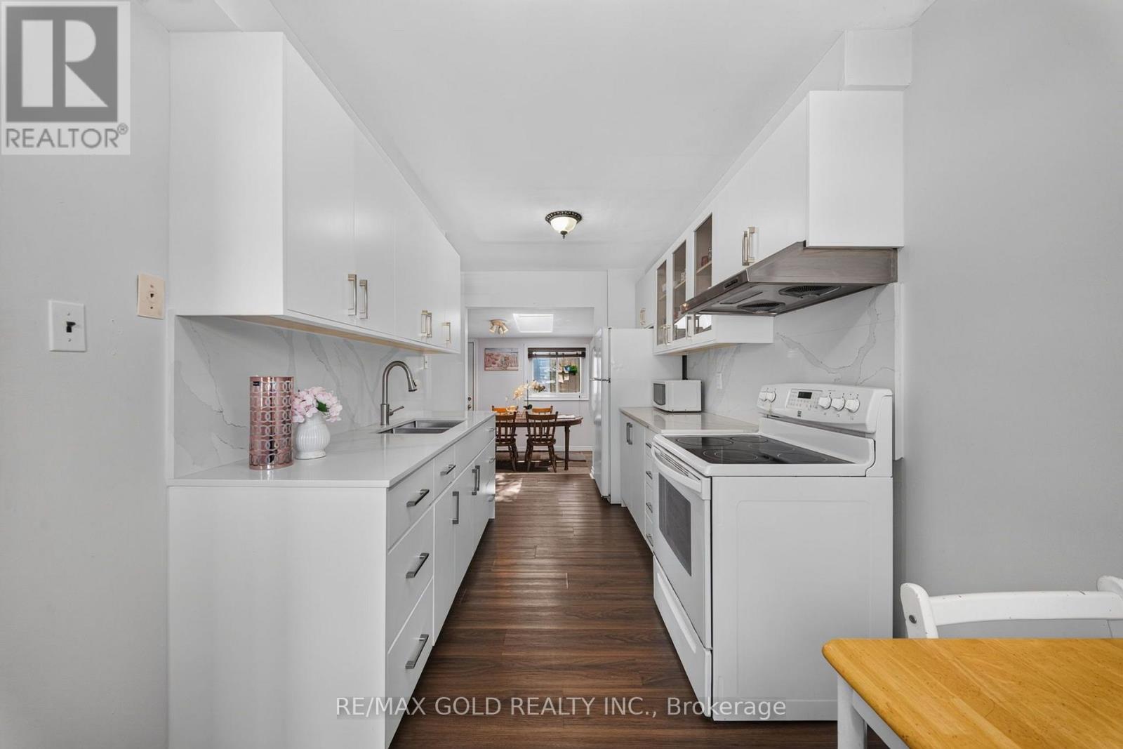 10 Jeffrey Street Property Photo 16