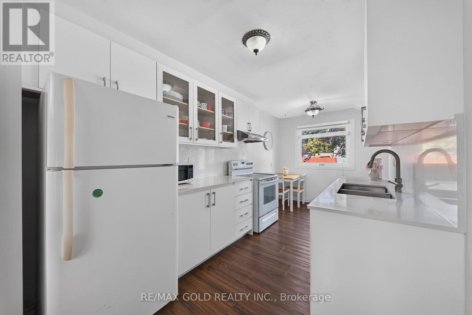 10 Jeffrey Street Property Photo 17