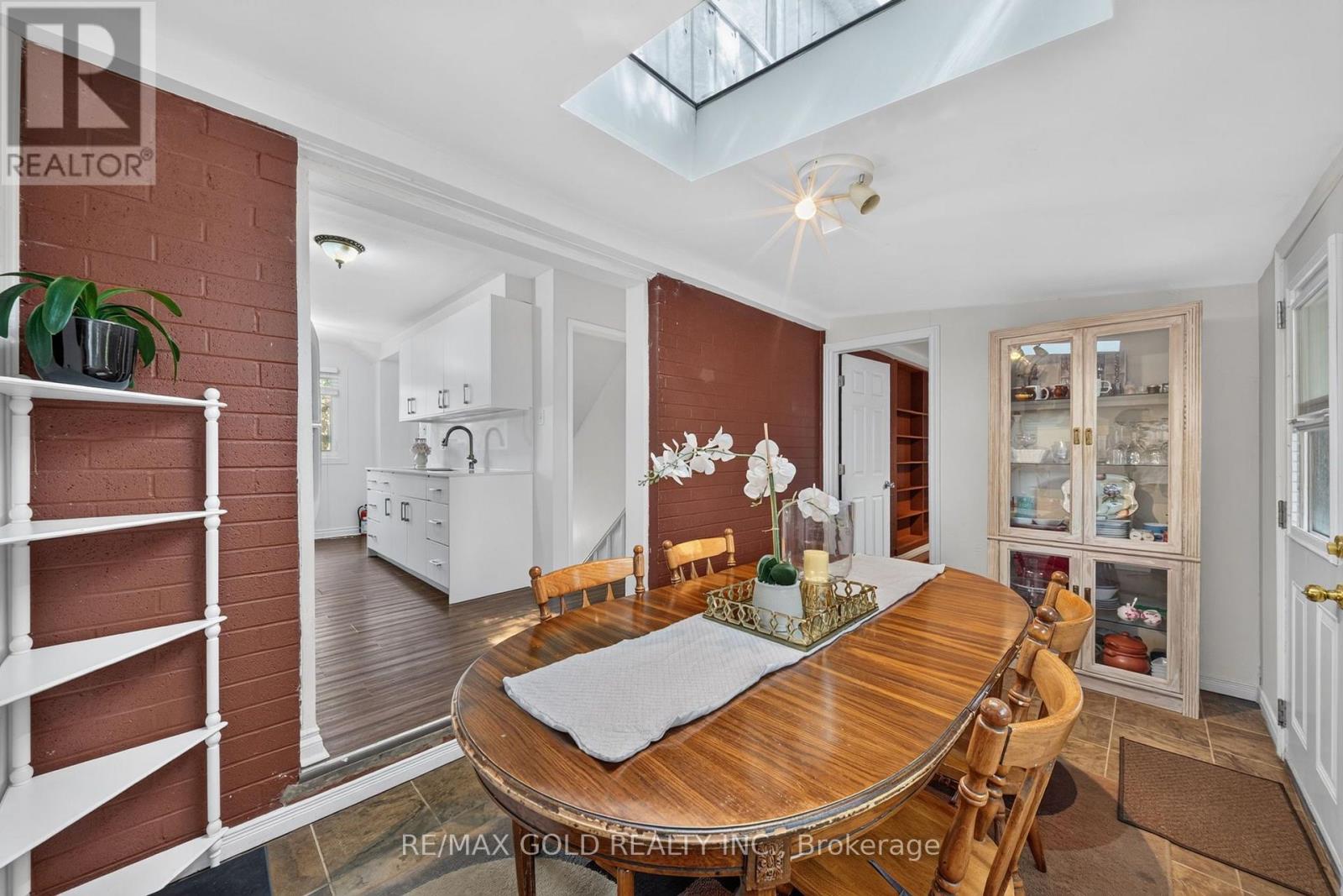 10 Jeffrey Street Property Photo 23