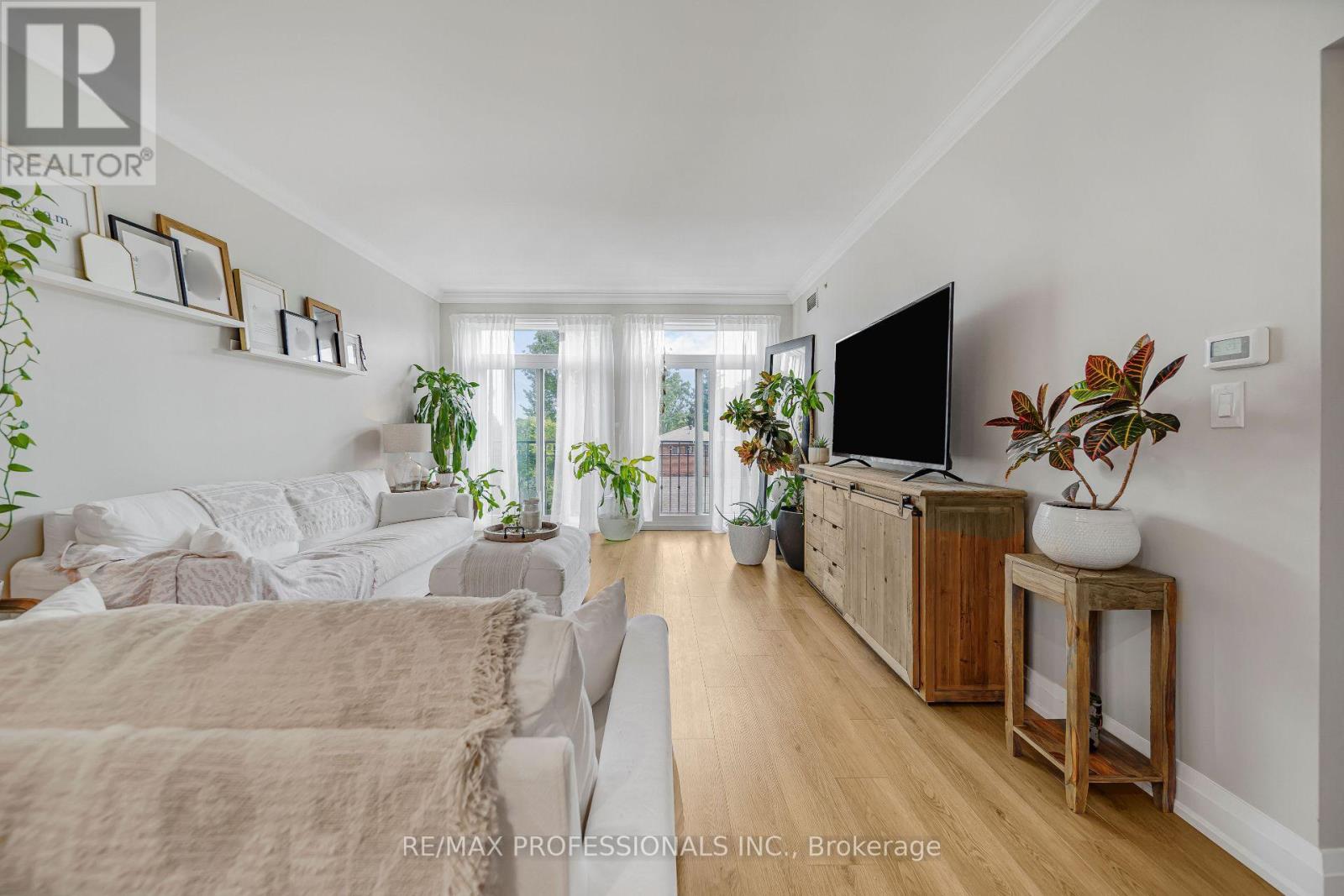 211 - 3531 LAKE SHORE BOULEVARD W Property Photo 1