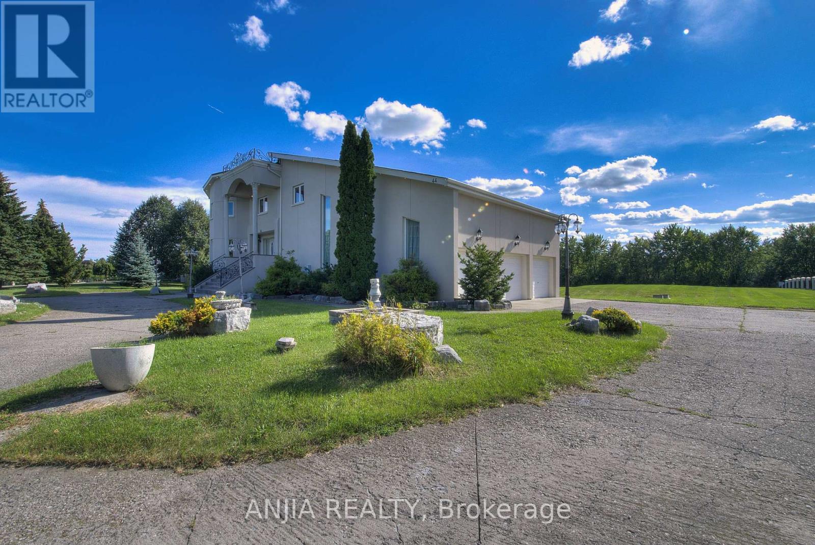 44 Bellini Avenue Property Photo 1