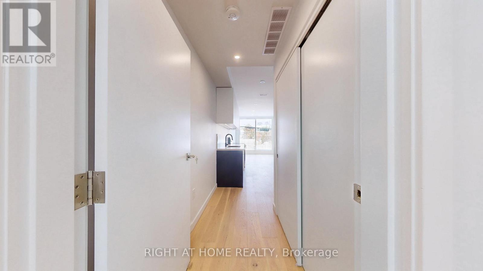 Unit 3 - 3122 Dundas Street W Property Photo 2