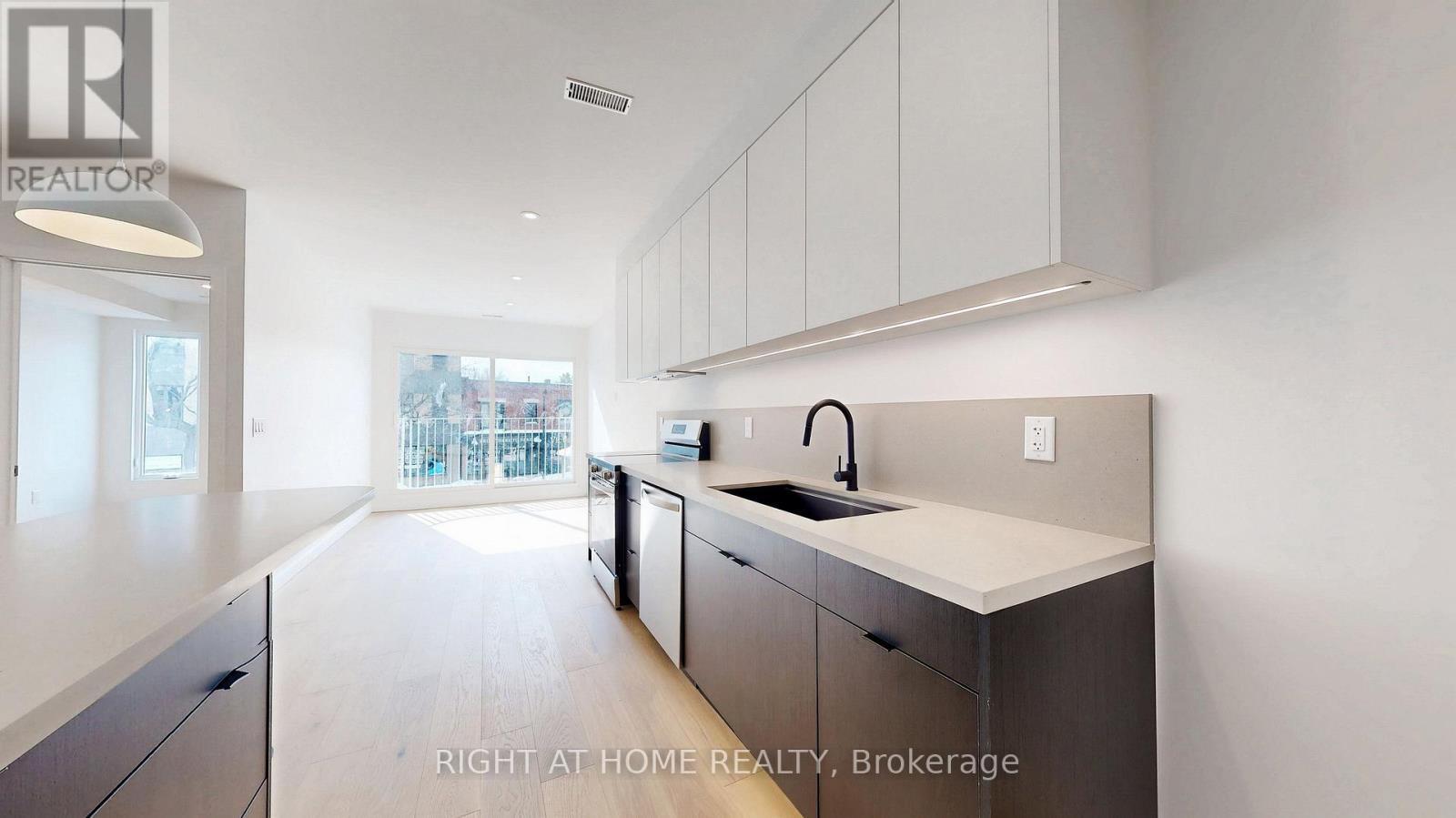 Unit 3 - 3122 Dundas Street W Property Photo 4