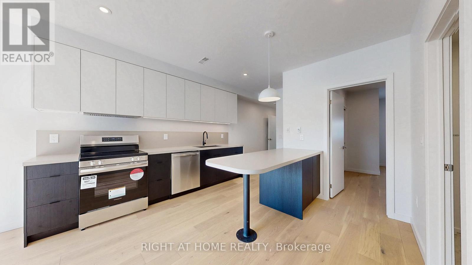 Unit 3 - 3122 Dundas Street W Property Photo 6