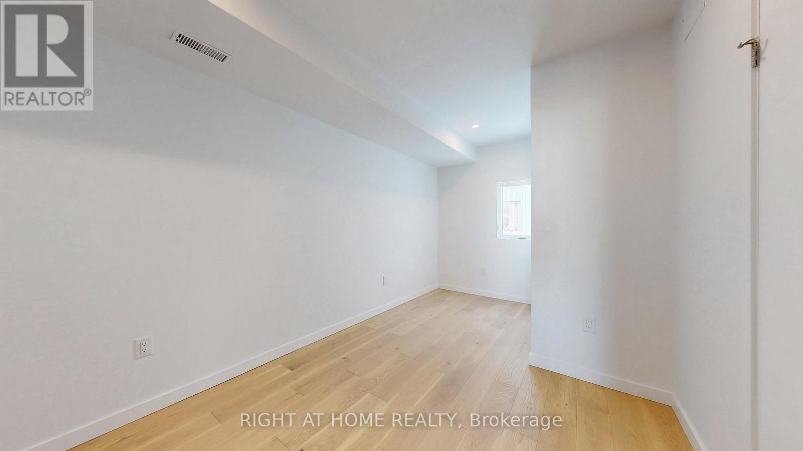 Unit 3 - 3122 Dundas Street W Property Photo 8