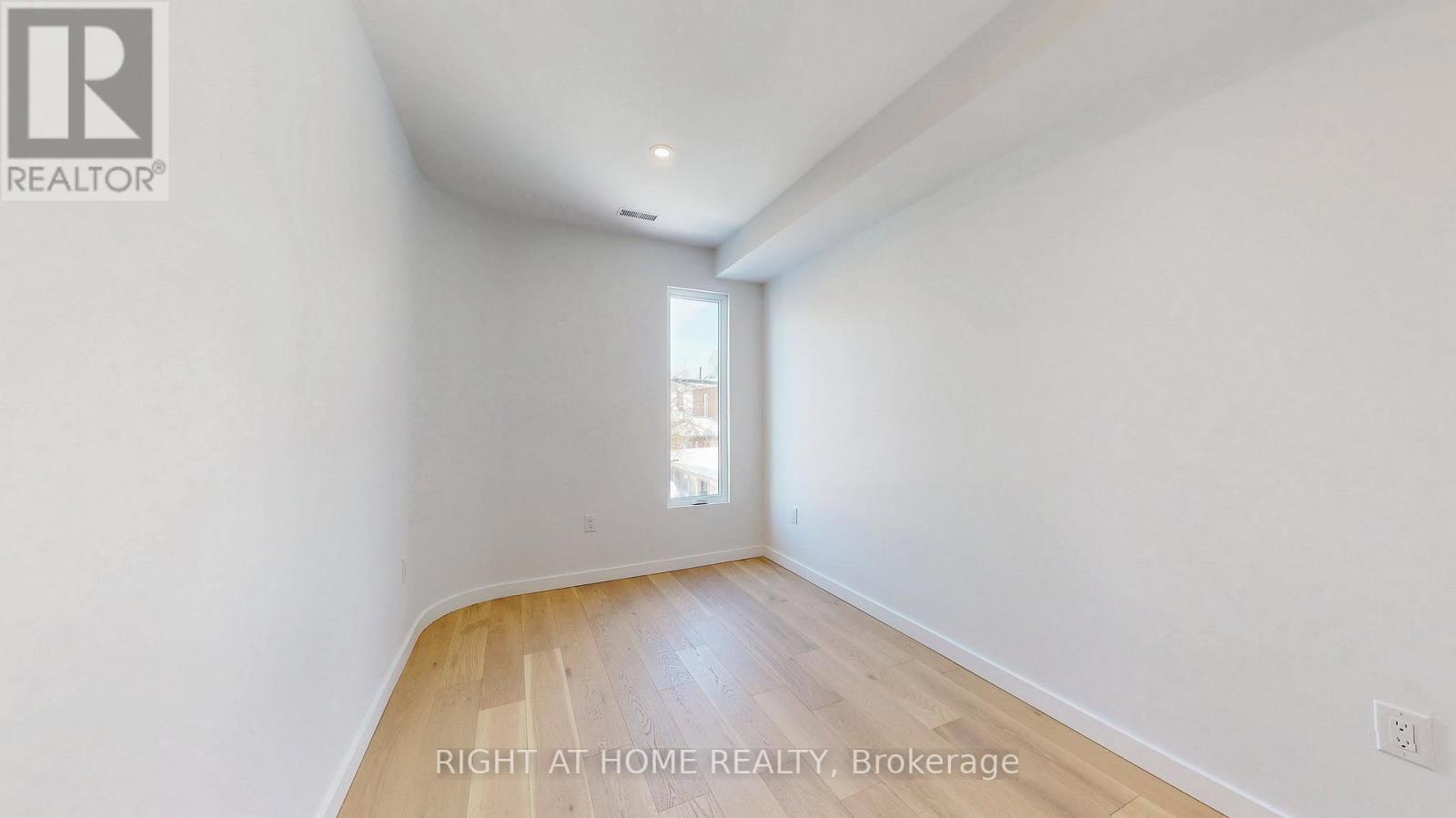 Unit 3 - 3122 Dundas Street W Property Photo 9