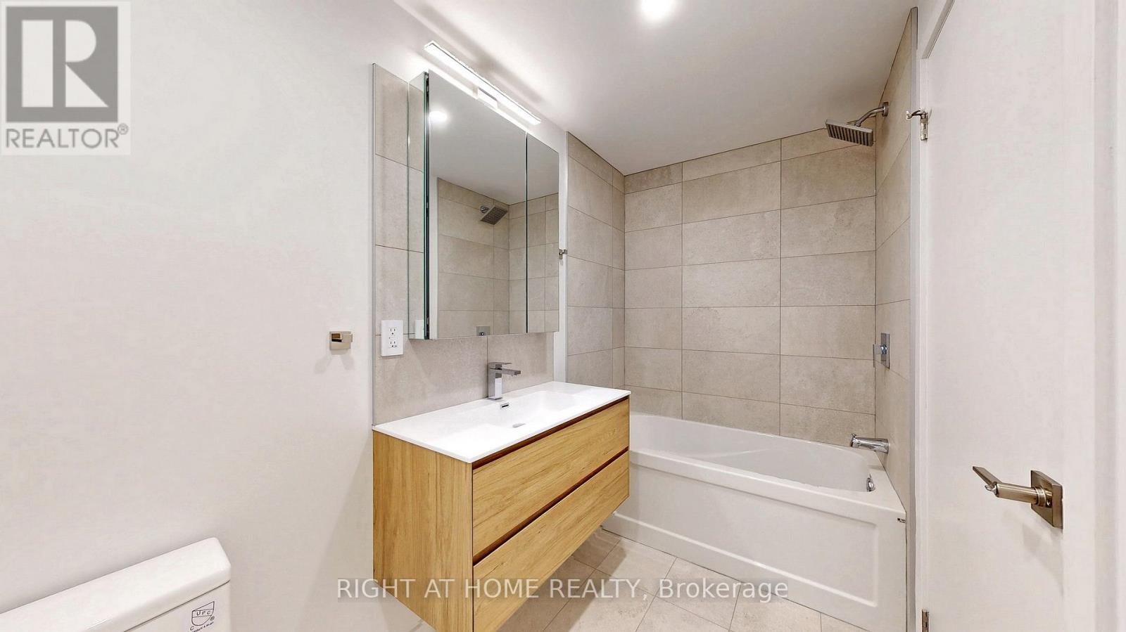 Unit 3 - 3122 Dundas Street W Property Photo 10