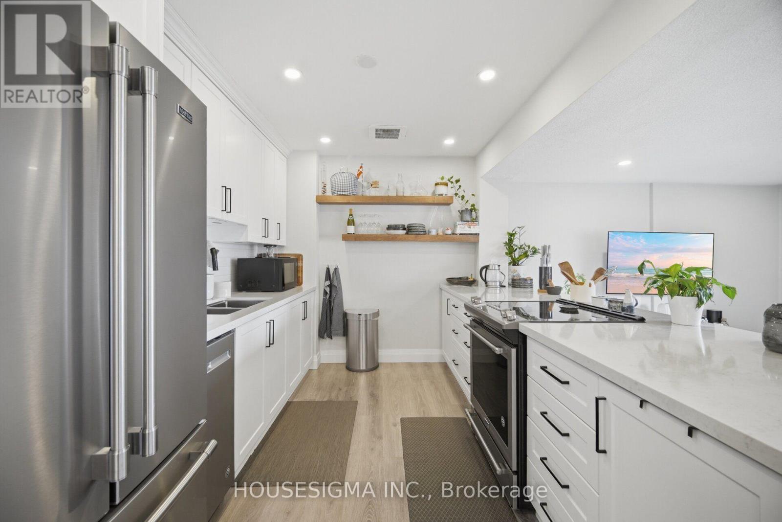 801 - 15 ELIZABETH STREET N Property Photo 1
