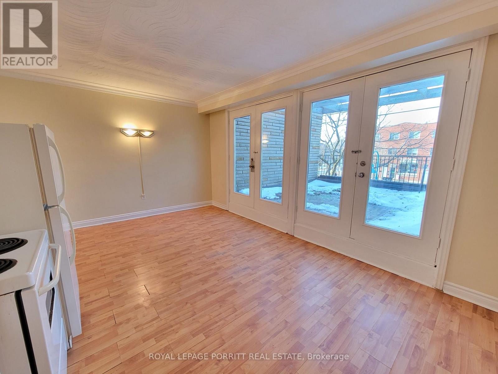 A - 3295 Lake Shore Boulevard W Property Photo 2