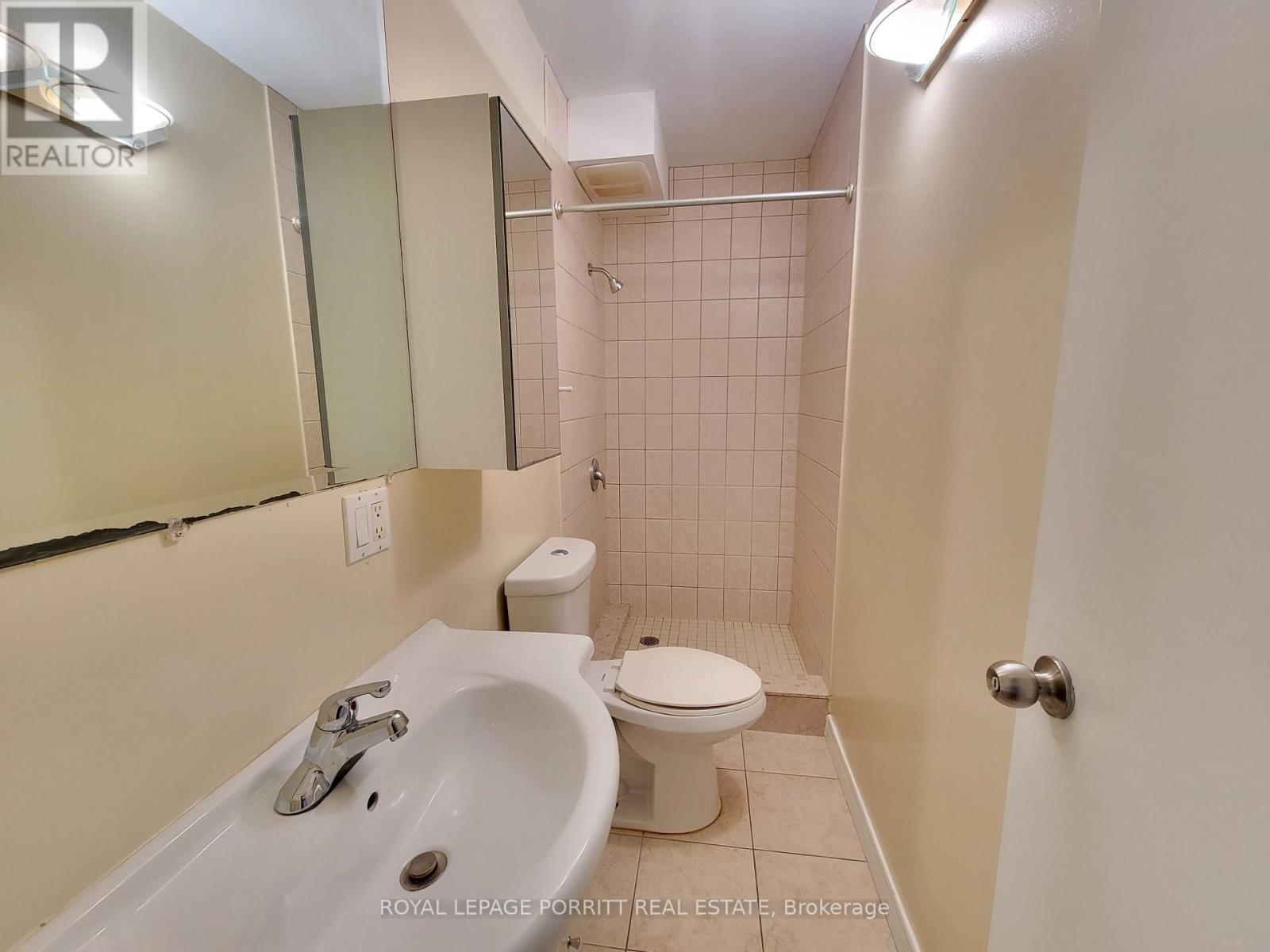 A - 3295 Lake Shore Boulevard W Property Photo 9