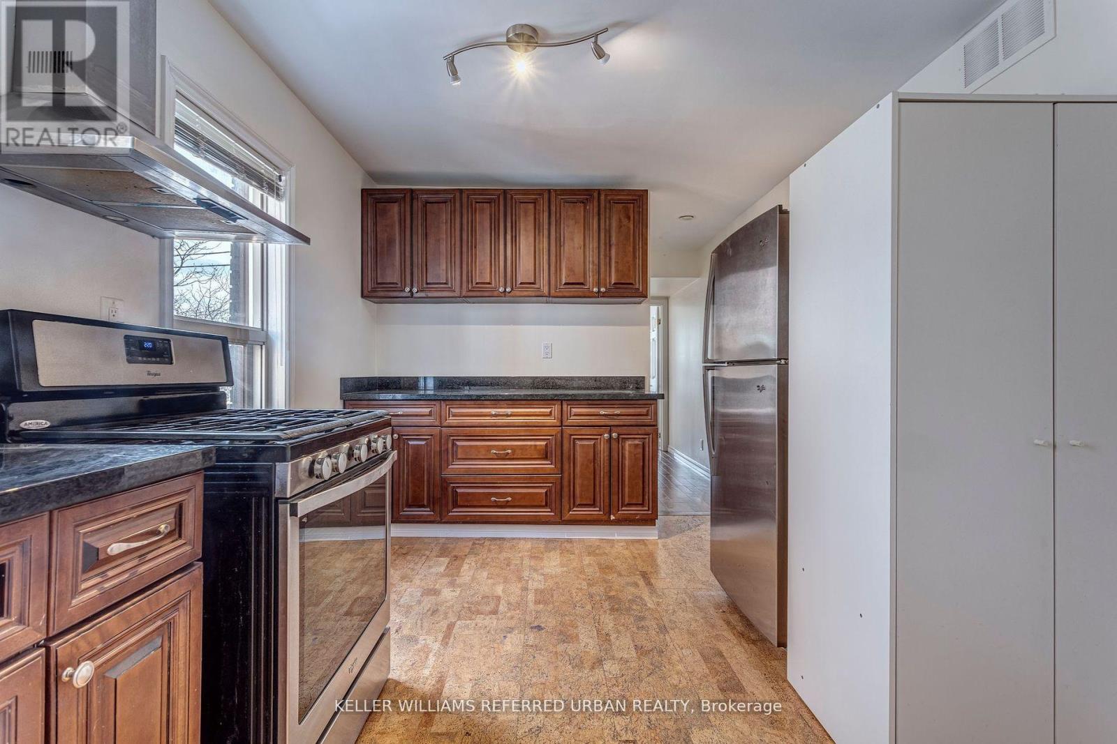 2 - 2976 LAKE SHORE BOULEVARD W Property Photo 1