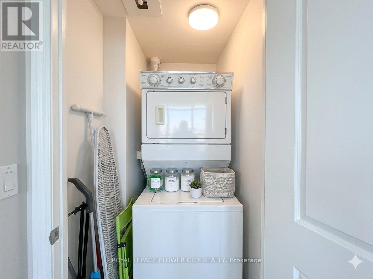 1405 - 90 Absolute Avenue Property Photo 6